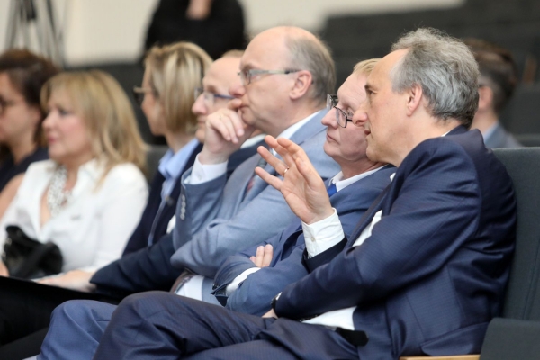 Click to zoom the picture.