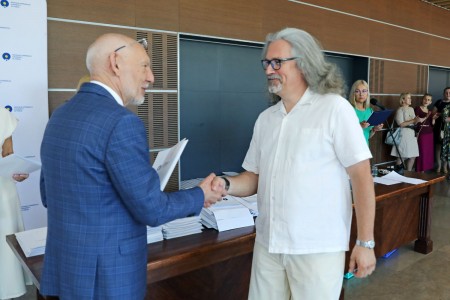 Uroczystość wręczania nagród nauczycielom akademickim (Aula UMK, 24.06.2022). Kliknij, aby powiększyć zdjęcie.