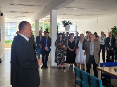 Uroczystość odsłonięcia tablicy pamiątkowej ku czci Profesora Andrzeja Sadleja. Kliknij, aby powiększyć zdjęcie.