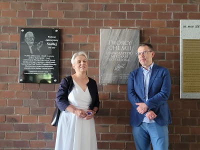 Uroczystość odsłonięcia tablicy pamiątkowej ku czci Profesora Andrzeja Sadleja. Kliknij, aby powiększyć zdjęcie.