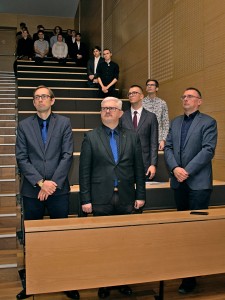 Kadr z inauguracji roku akademickiego 2022/2023 na Wydziale FAiIS. Kliknij, aby powiększyć zdjęcie.