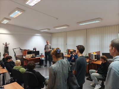 Wizyta uczniów w Studium Politechnicznycm. Kliknij, aby powiększyć zdjęcie.