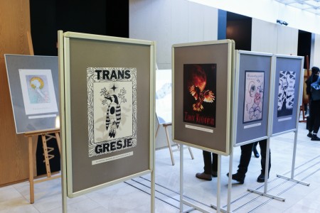 We foyer muzealnej oranżerii można było tego dnia zobaczyć wystawę plakatów „Romantyczne uniesienia i wytchnienia” Edytorskiego Koła Naukowego . Kliknij, aby powiększyć zdjęcie.