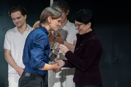 Nagroda Teatralna UMK dla „Ćwiczeń stylistycznych” w reż. Evy Rysovej. Kliknij, aby powiększyć zdjęcie.