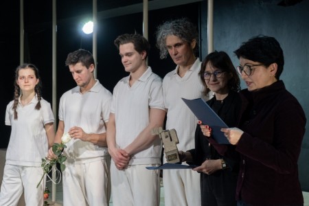 Nagroda Teatralna UMK dla „Ćwiczeń stylistycznych” w reż. Evy Rysovej. Kliknij, aby powiększyć zdjęcie.