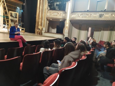 Wizyta studentów filologii polskiej jako obcej w Teatrze Horzycy . Kliknij, aby powiększyć zdjęcie.