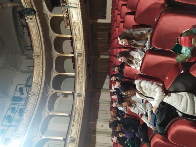 Wizyta studentów filologii polskiej jako obcej w Teatrze Horzycy . Kliknij, aby powiększyć zdjęcie.