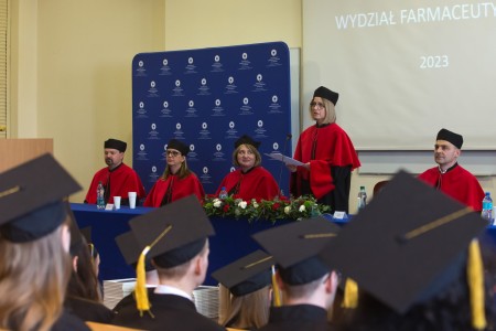 Dyplomatorium absolwentów kierunku Farmacja. Kliknij, aby powiększyć zdjęcie.