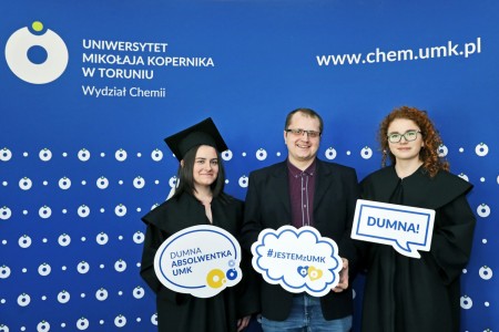 Uroczystość wręczenia dyplomów absolwentom Wydziału Chemii UMK w Toruniu rocznik 2022. Kliknij, aby powiększyć zdjęcie.