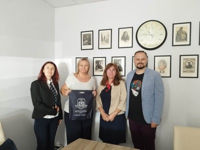 Spotkanie w Centrum Kształcenia w Języku Angielskim CM UMK: Pani Miglena Stoeva, Mgr Natalia Gliniecka-Kucybała, Prof. Diana Ivanova, Prof. Artur Słomka. Kliknij, aby powiększyć zdjęcie.