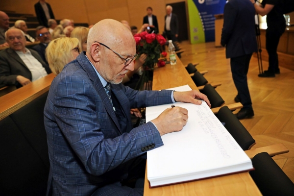 Kliknij, aby powiększyć zdjęcie.