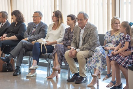 Uczestnicy uroczystości wręczania nagród dla pracowników przez JM Rektora UMK, prof. dr. hab. Andrzeja Sokalę. Kliknij, aby powiększyć zdjęcie.
