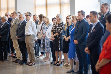 Uczestnicy uroczystości wręczania nagród dla pracowników przez JM Rektora UMK, prof. dr. hab. Andrzeja Sokalę. Kliknij, aby powiększyć zdjęcie.