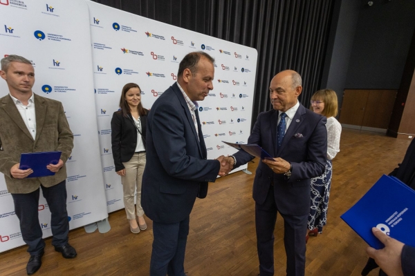 Kliknij, aby powiększyć zdjęcie.