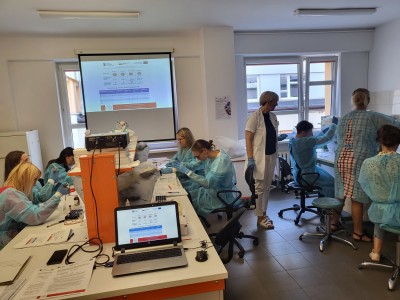 Laboratorium. Szkolenie dla diagnostów laboratoryjnych. Kliknij, aby powiększyć zdjęcie.