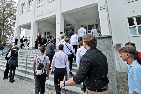 kadr z inauguracji roku akademickiego 23/24 na wydziale fizyki, astronomii i informatyki stodowanej. Kliknij, aby powiększyć zdjęcie.