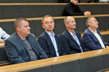 kadr z inauguracji roku akademickiego 23/24 na wydziale fizyki, astronomii i informatyki stodowanej. Kliknij, aby powiększyć zdjęcie.