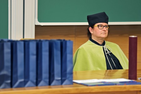 kadr z inauguracji roku akademickiego 23/24 na wydziale fizyki, astronomii i informatyki stodowanej. Kliknij, aby powiększyć zdjęcie.
