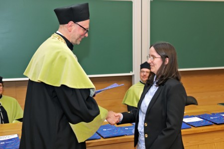 kadr z inauguracji roku akademickiego 23/24 na wydziale fizyki, astronomii i informatyki stodowanej. Kliknij, aby powiększyć zdjęcie.