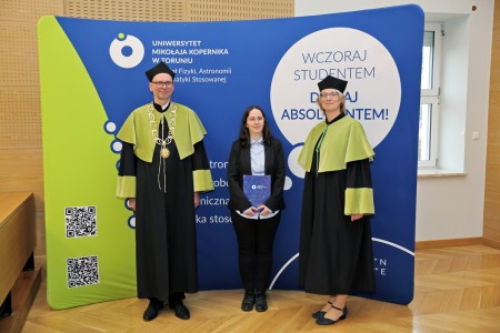 kadr z inauguracji roku akademickiego 23/24 na wydziale fizyki, astronomii i informatyki stodowanej. Kliknij, aby powiększyć zdjęcie.