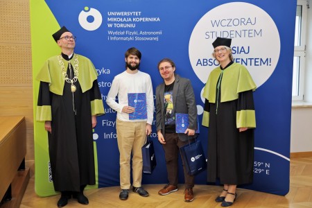 kadr z inauguracji roku akademickiego 23/24 na wydziale fizyki, astronomii i informatyki stodowanej. Kliknij, aby powiększyć zdjęcie.