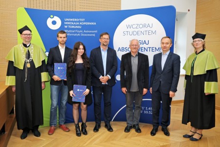 kadr z inauguracji roku akademickiego 23/24 na wydziale fizyki, astronomii i informatyki stodowanej. Kliknij, aby powiększyć zdjęcie.