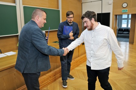 kadr z inauguracji roku akademickiego 23/24 na wydziale fizyki, astronomii i informatyki stodowanej. Kliknij, aby powiększyć zdjęcie.