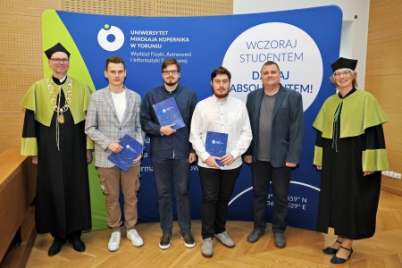 kadr z inauguracji roku akademickiego 23/24 na wydziale fizyki, astronomii i informatyki stodowanej. Kliknij, aby powiększyć zdjęcie.