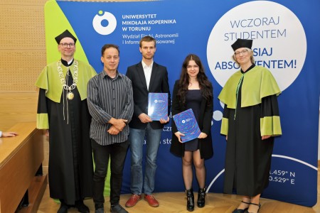 kadr z inauguracji roku akademickiego 23/24 na wydziale fizyki, astronomii i informatyki stodowanej. Kliknij, aby powiększyć zdjęcie.