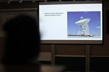 kadr z inauguracji roku akademickiego 23/24 na wydziale fizyki, astronomii i informatyki stodowanej. Kliknij, aby powiększyć zdjęcie.