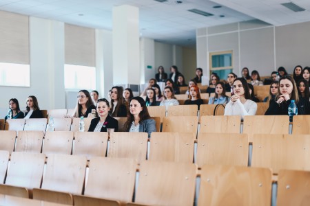 Konferencja „Zdrowie, piękno i nadzieja – wsparcie pacjenta onkologicznego”. Kliknij, aby powiększyć zdjęcie.
