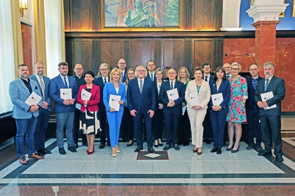 Click to zoom the picture.