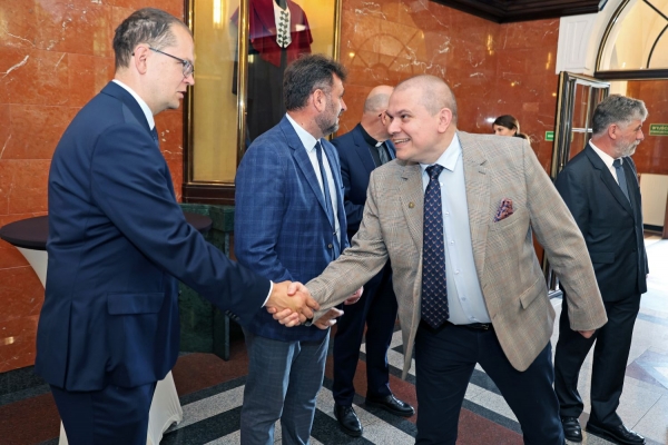 Click to zoom the picture.