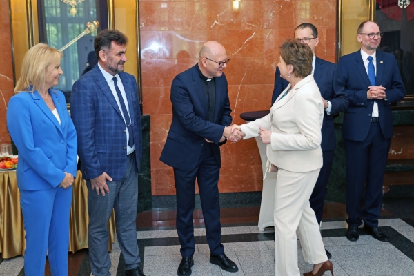 Click to zoom the picture.