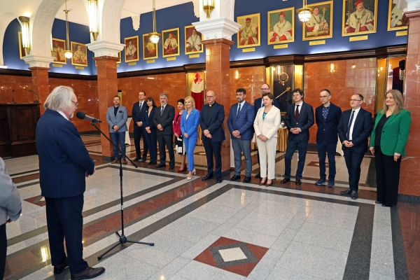 Click to zoom the picture.