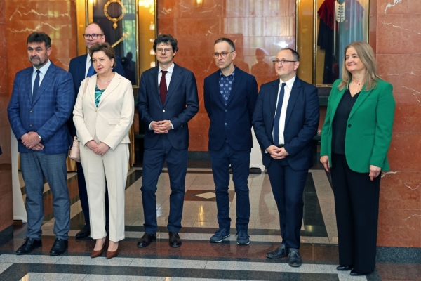 Click to zoom the picture.