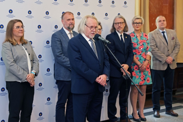 Click to zoom the picture.