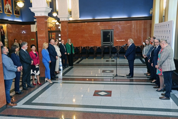 Click to zoom the picture.