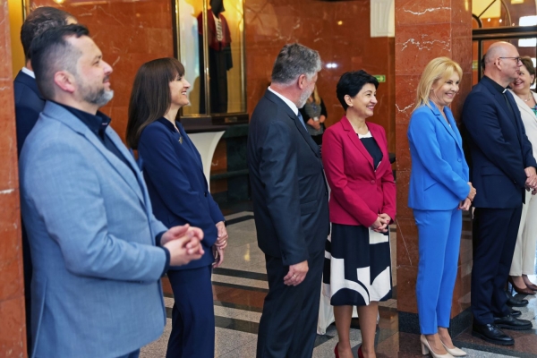 Click to zoom the picture.