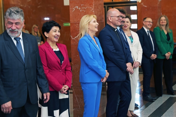 Click to zoom the picture.