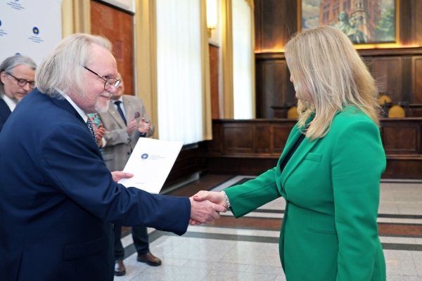 Click to zoom the picture.