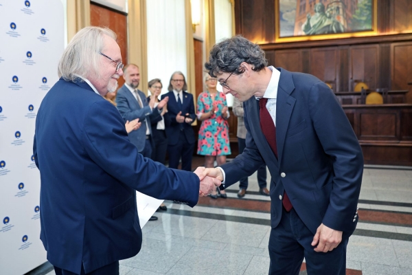 Click to zoom the picture.