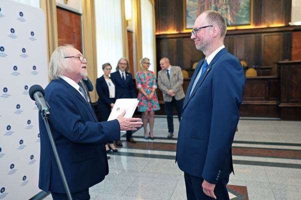 Click to zoom the picture.