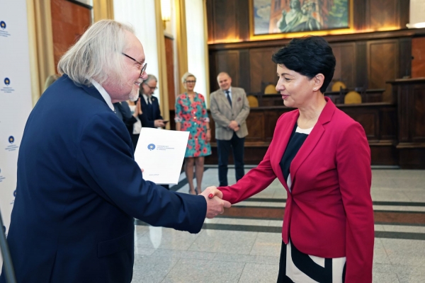 Click to zoom the picture.