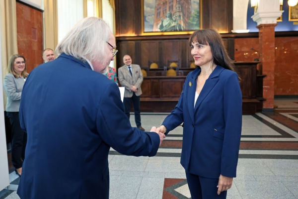 Click to zoom the picture.