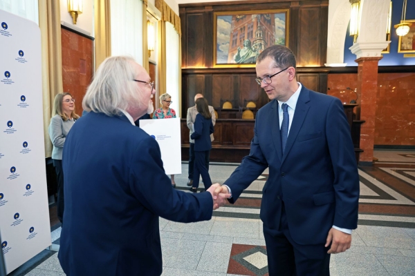 Click to zoom the picture.