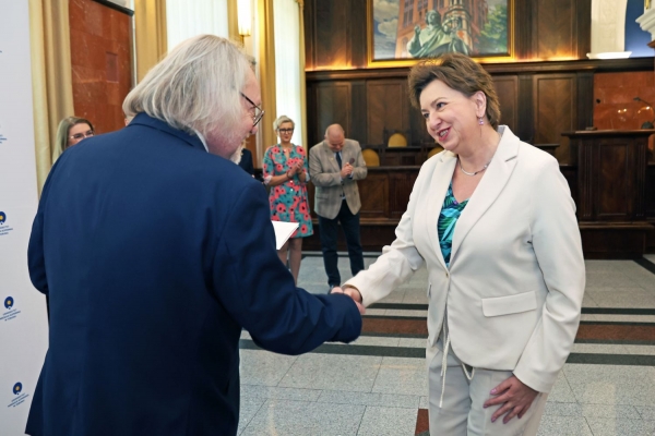 Click to zoom the picture.