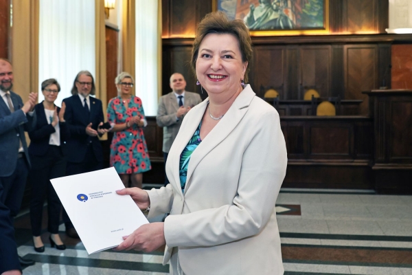 Click to zoom the picture.