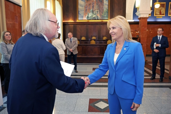 Click to zoom the picture.