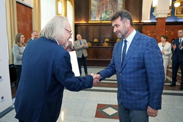 Click to zoom the picture.